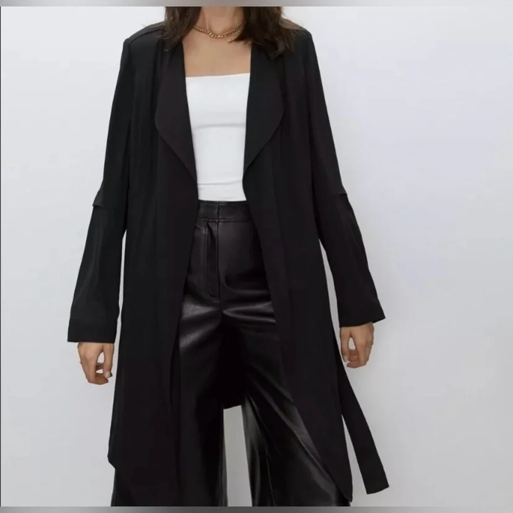 Aritzia Babaton - Flowy Trench Coat - Picture 5 of 15